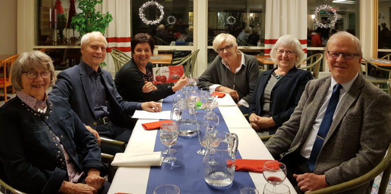 Tiukan tietokilpailun ykkösiksi tuli Ranskan piirin joukkue: Eila Ratsula, Pertti Ratsula, Marie-Claude Anttonen, Leena Mandeville, Terttu Knuuttila ja Hannu Knuuttila.