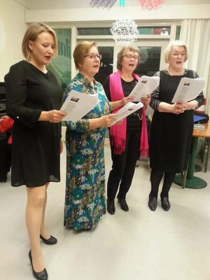 Yhteislaulun esilaulajat Jonna Ristolainen, Maria Haavisto, Kirsti Antila ja Eliisa Holstikko-Ojanen.