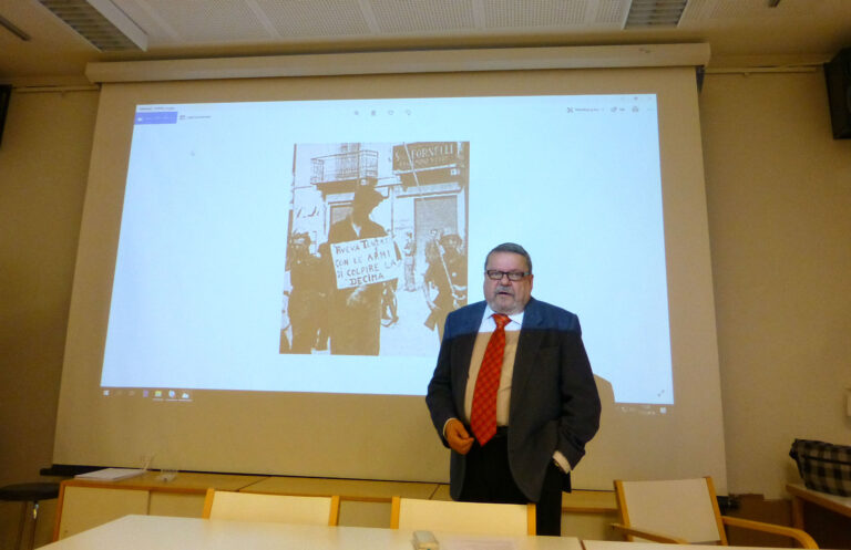 Antiikkiekspertti Kalle Mäkelä vieraili Porin Dante-seurassa puhumassa tällä kerralla toiseen maailmansotaan liittyvästä Italian Sosiaalisesta Tasavallasta, Repubblica Sociale Italianasta.