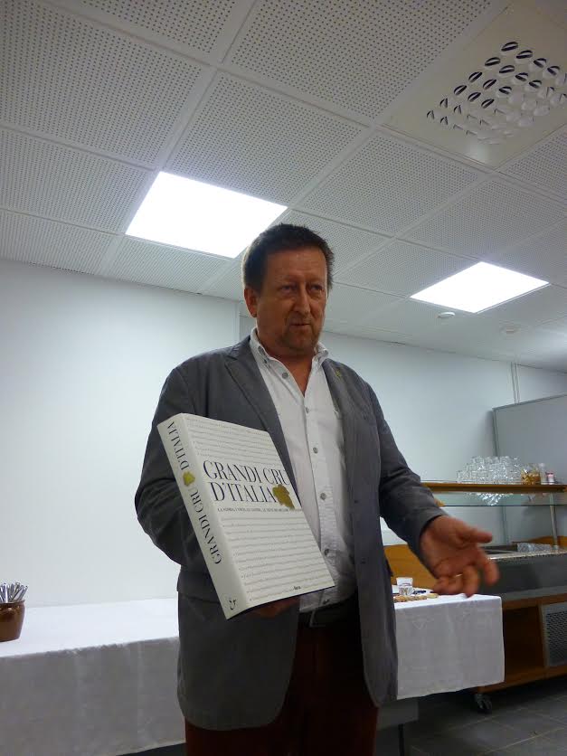 Viinitohtori Timo Jokinen kävi 27.5.2016 maistattamassa italialaisia viinejä seuramme Dante-juhlassa Lounais-Suomen Marttojen tiloissa Valtakadulla.